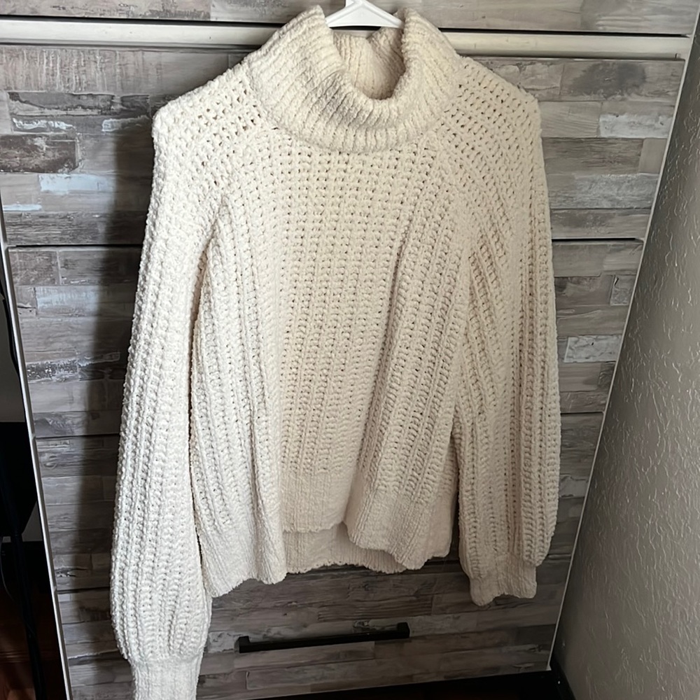 Turtle neck cream sweater from Abercrombie & Fitch. Size medium